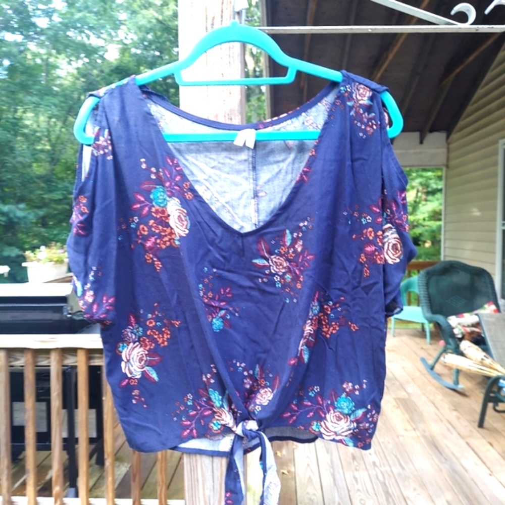 Mudd Blue floral Cold Shoulder crop Tie Top sz S